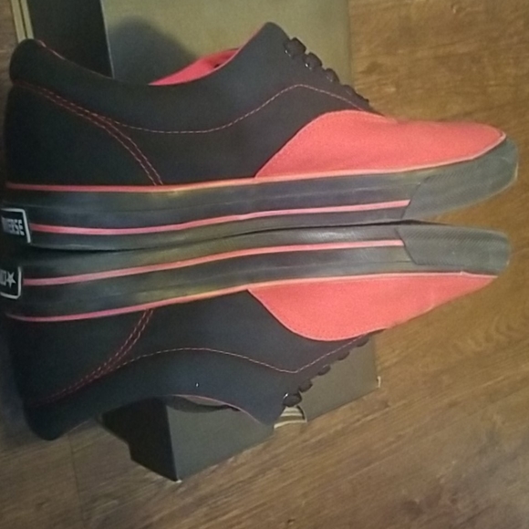 Customized Converse (R3D MAGICZ) - Picture 3 of 3